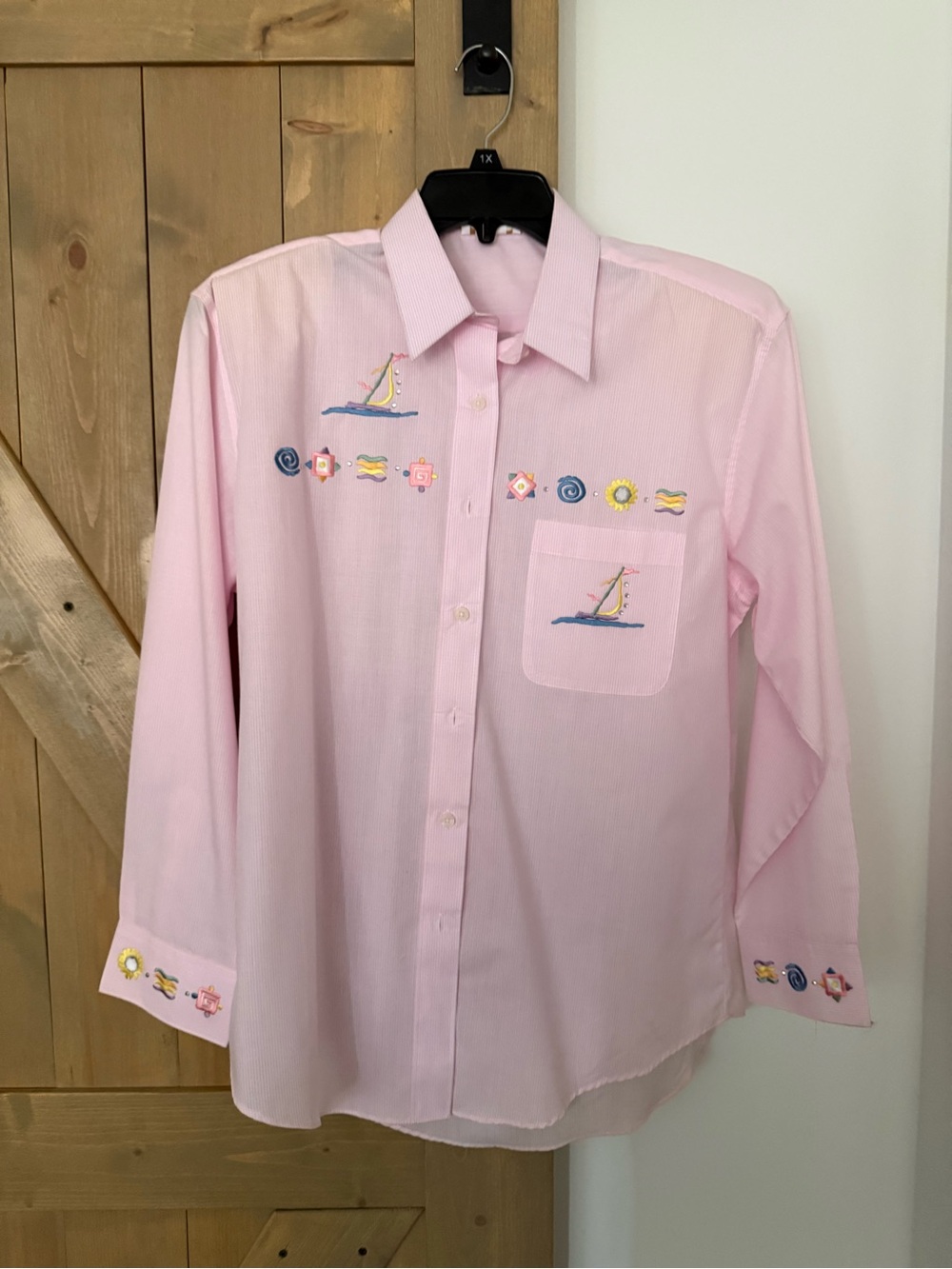 Vintage Tia women’s embroidered sailboat shirt medium